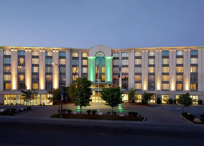 Holiday Inn & Suites Montreal Airport By Ihg Dorval